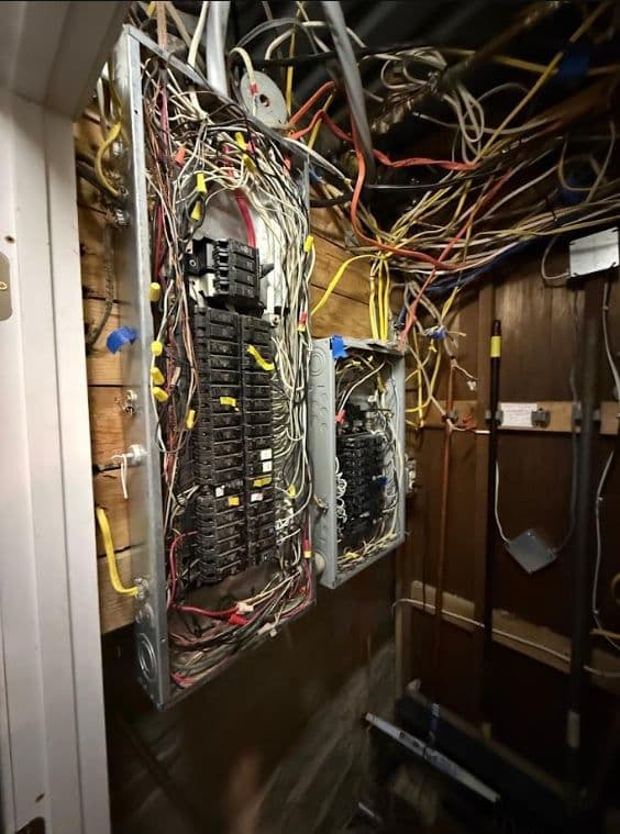 Gallery photos for What Dangerous Home Wiring Actually Looks Like: Image #2